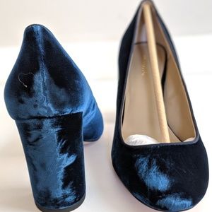 Ann Taylor Emeline velvet pumps